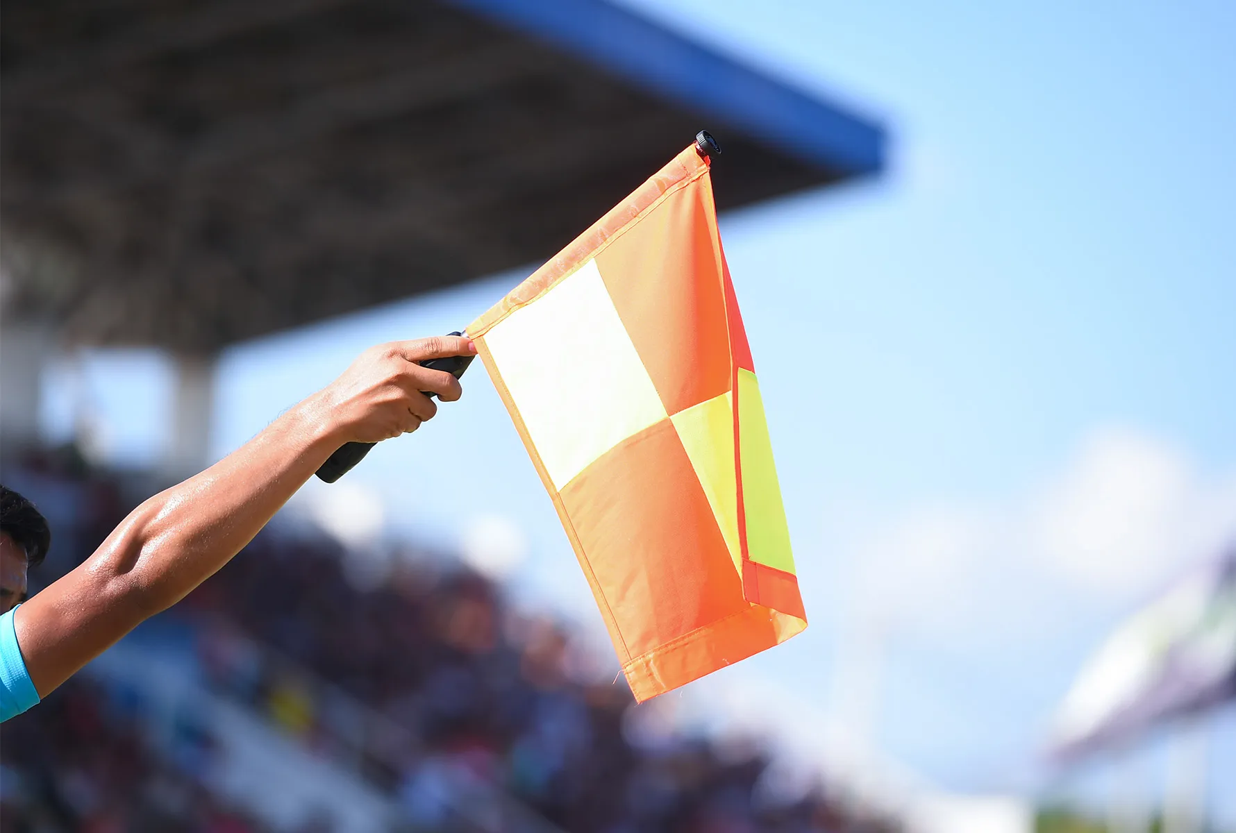 サッカー オフサイドとは パスを受ける選手がポイント スポスルマガジン 様々なスポーツ情報を配信